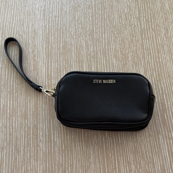 Steve Madden Handbags - Steve Madden Black Vegan Leather Wristlet Convertible Fanny Bag Gold Accents